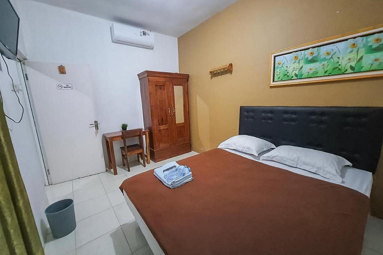 Syafa Homestay Syariah Mitra Reddoorz Tuban  Eksteriør bilde