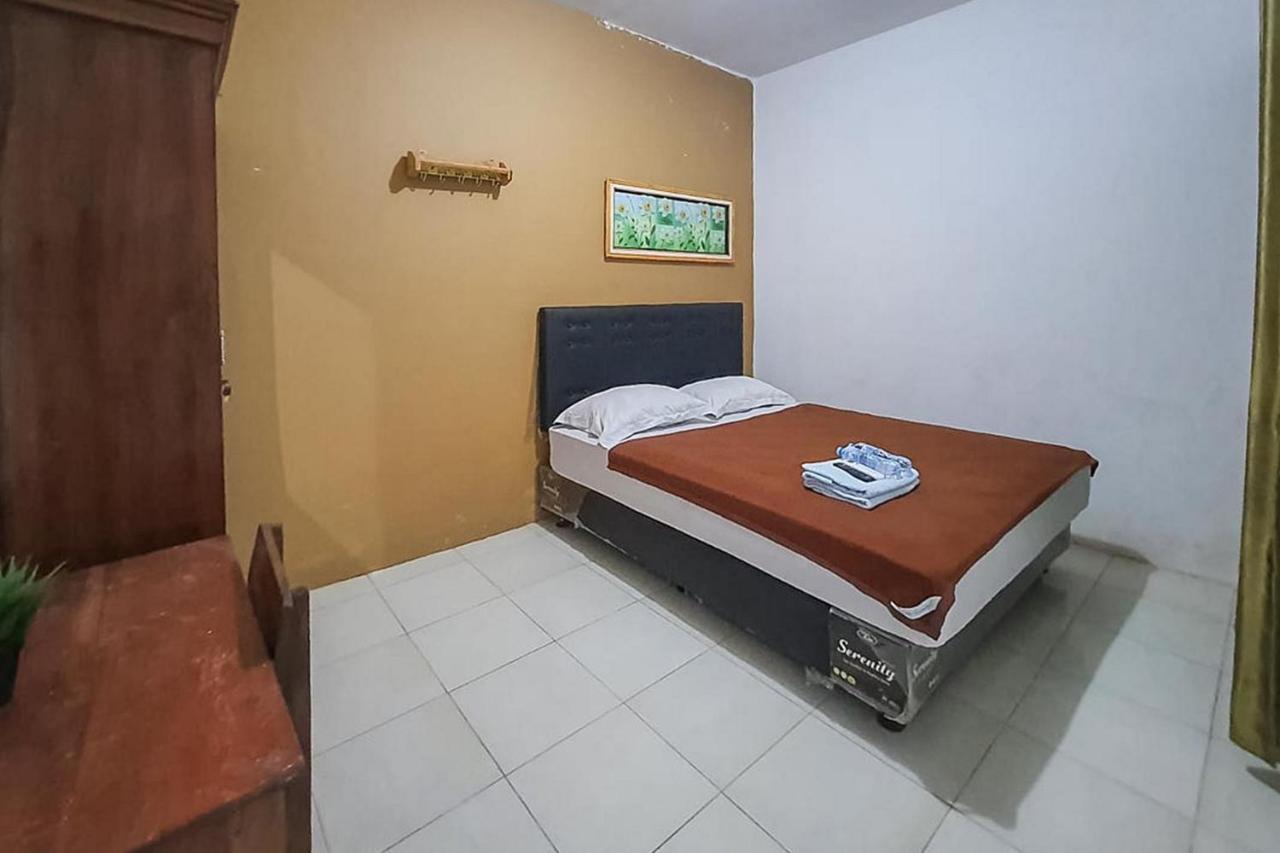 Syafa Homestay Syariah Mitra Reddoorz Tuban  Eksteriør bilde