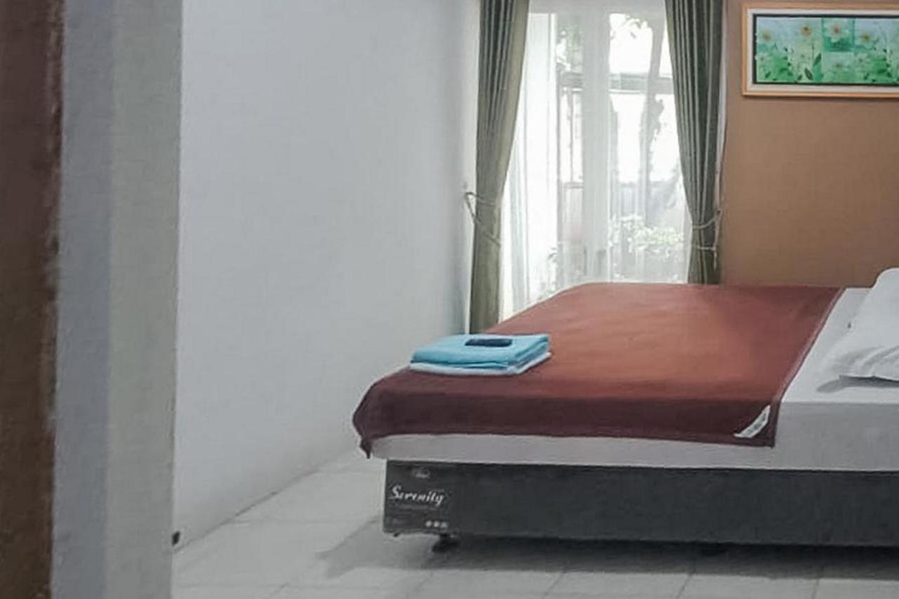 Syafa Homestay Syariah Mitra Reddoorz Tuban  Eksteriør bilde