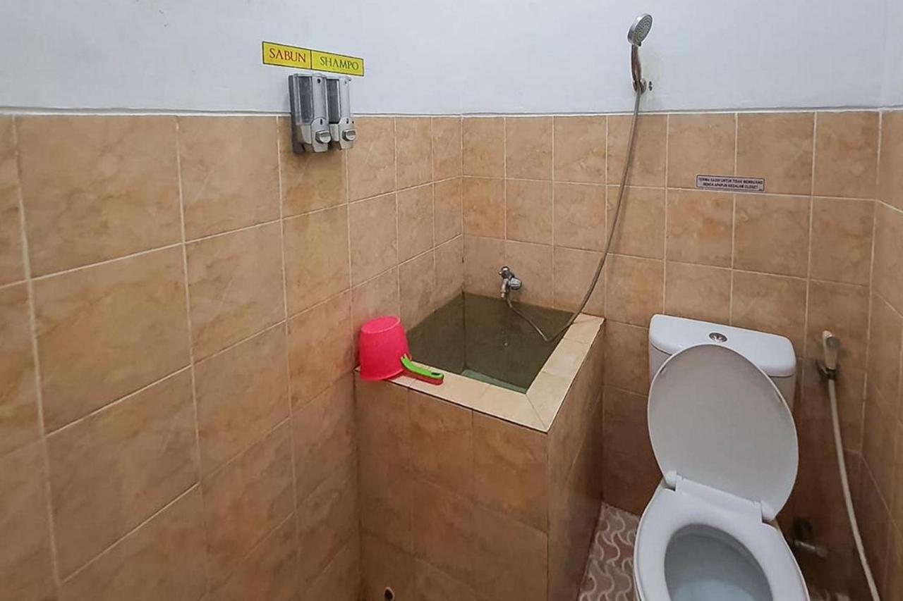 Syafa Homestay Syariah Mitra Reddoorz Tuban  Eksteriør bilde