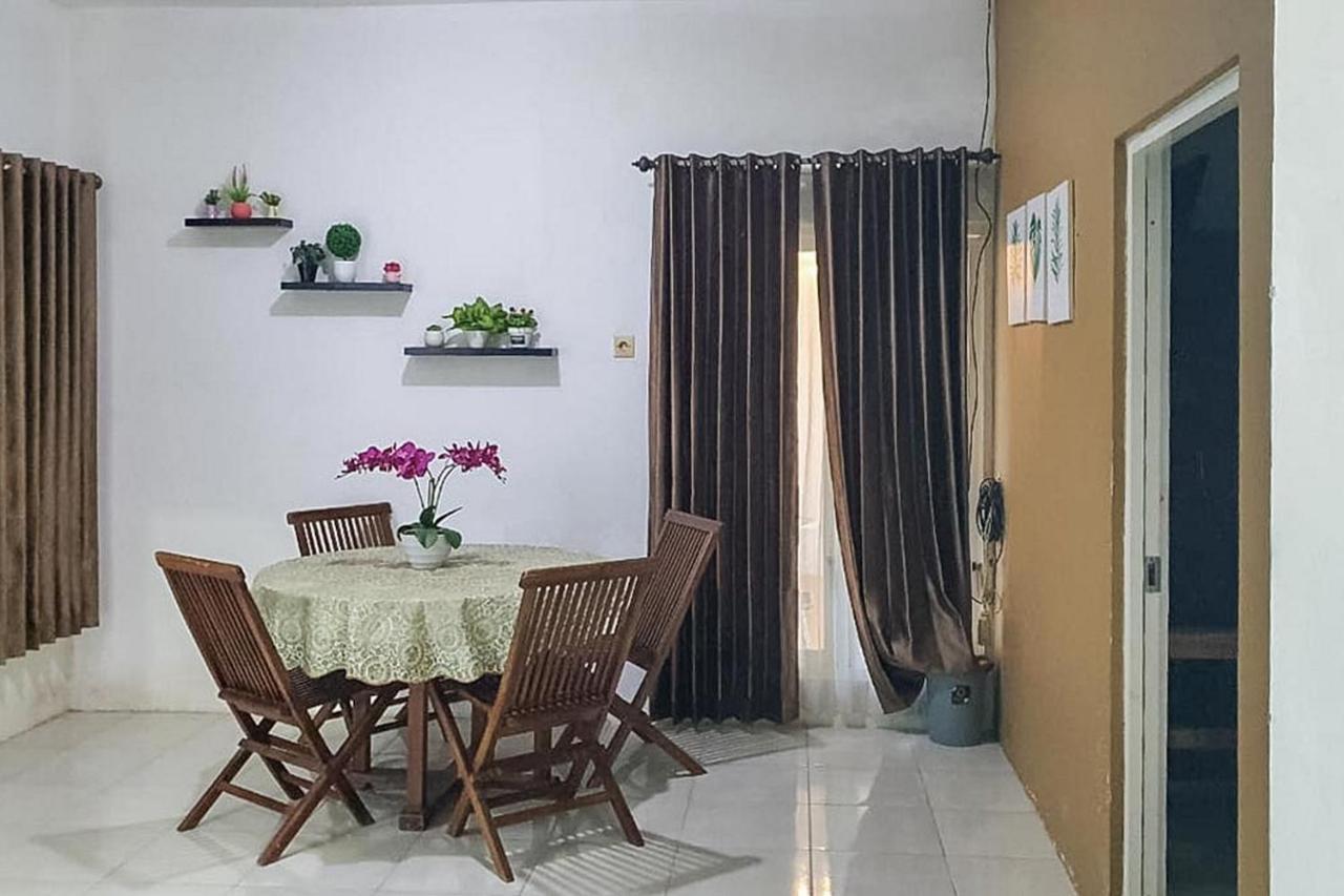Syafa Homestay Syariah Mitra Reddoorz Tuban  Eksteriør bilde