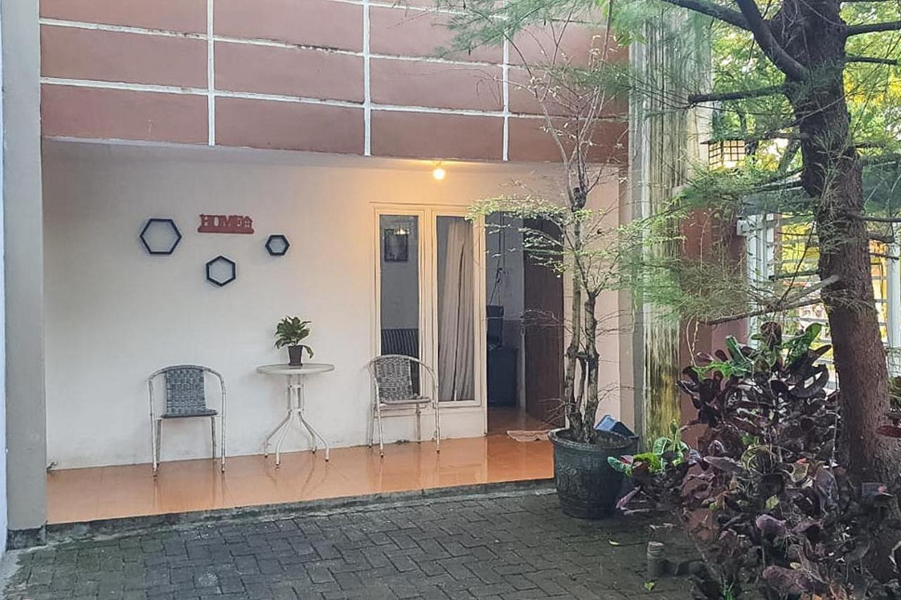 Syafa Homestay Syariah Mitra Reddoorz Tuban  Eksteriør bilde